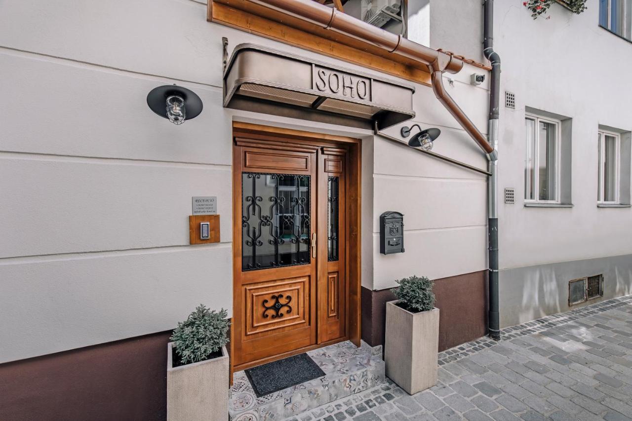 Soho Apartmanhaz Γκιόρ Εξωτερικό φωτογραφία