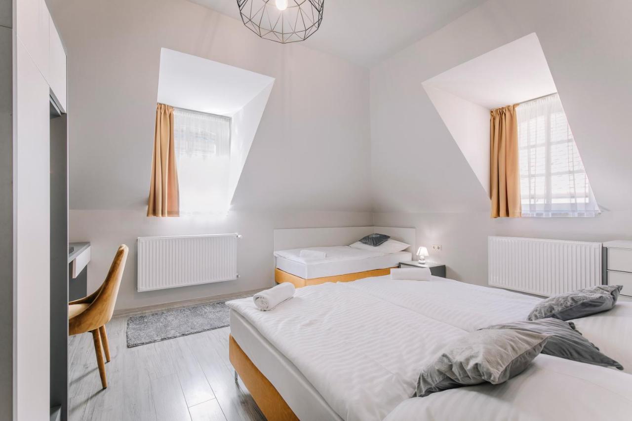 Soho Apartmanhaz Γκιόρ Εξωτερικό φωτογραφία