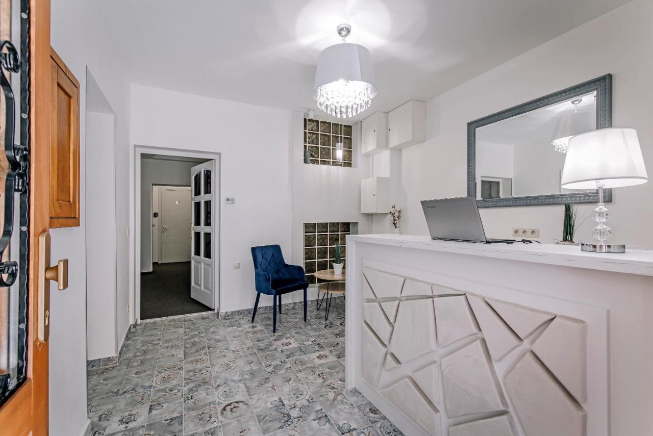 Soho Apartmanhaz Γκιόρ Εξωτερικό φωτογραφία
