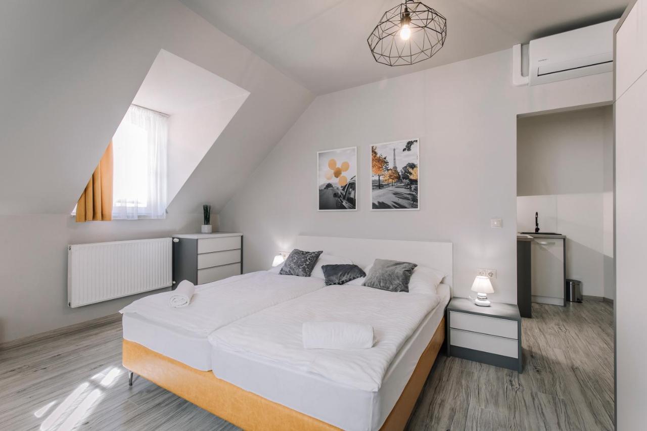 Soho Apartmanhaz Γκιόρ Εξωτερικό φωτογραφία