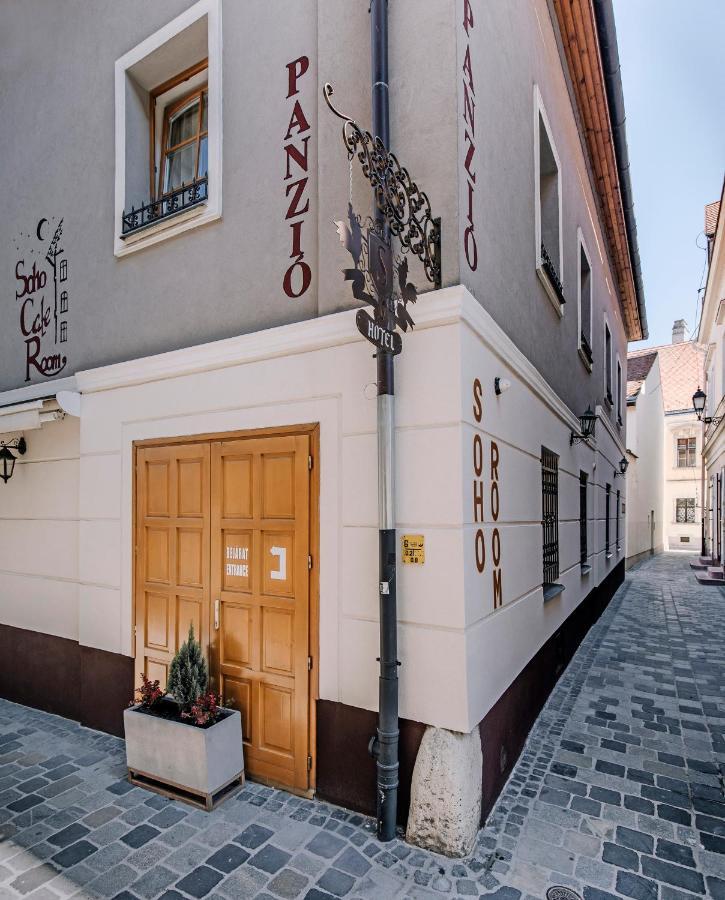 Soho Apartmanhaz Γκιόρ Εξωτερικό φωτογραφία