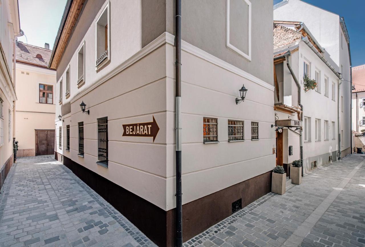 Soho Apartmanhaz Γκιόρ Εξωτερικό φωτογραφία