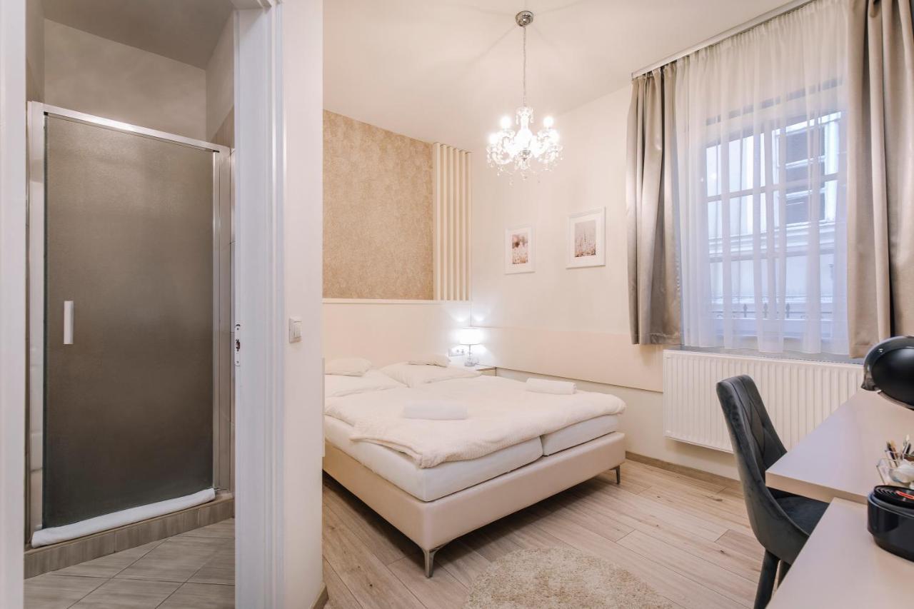 Soho Apartmanhaz Γκιόρ Εξωτερικό φωτογραφία