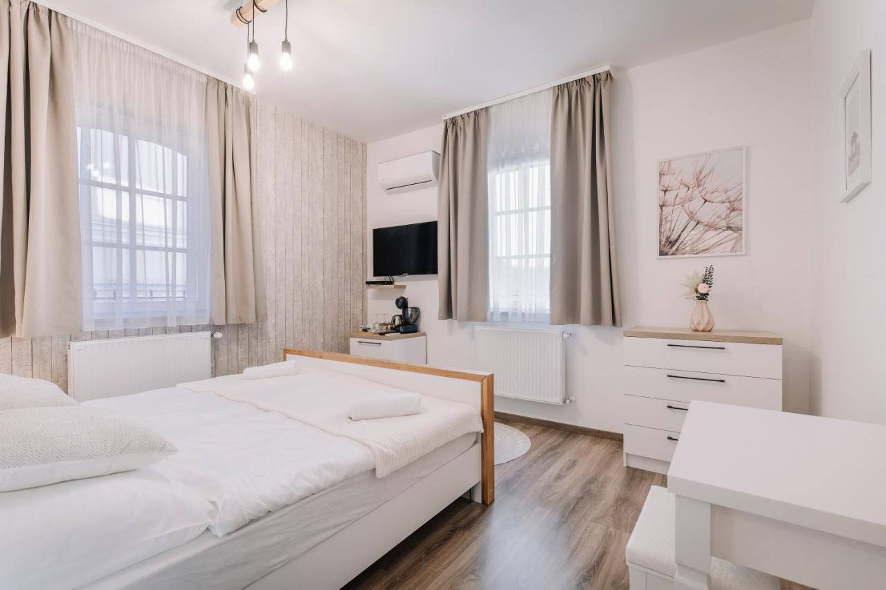 Soho Apartmanhaz Γκιόρ Εξωτερικό φωτογραφία