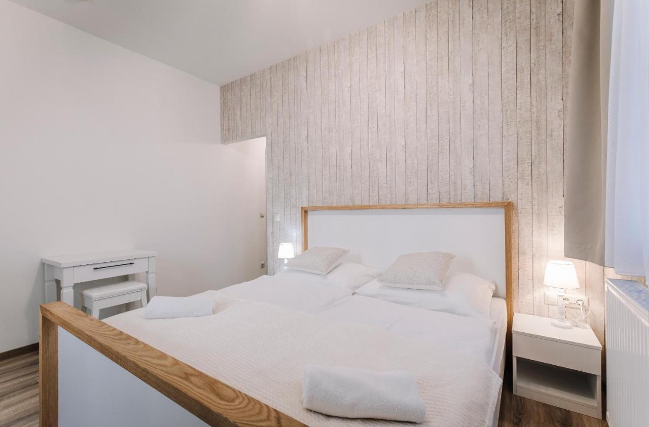 Soho Apartmanhaz Γκιόρ Εξωτερικό φωτογραφία