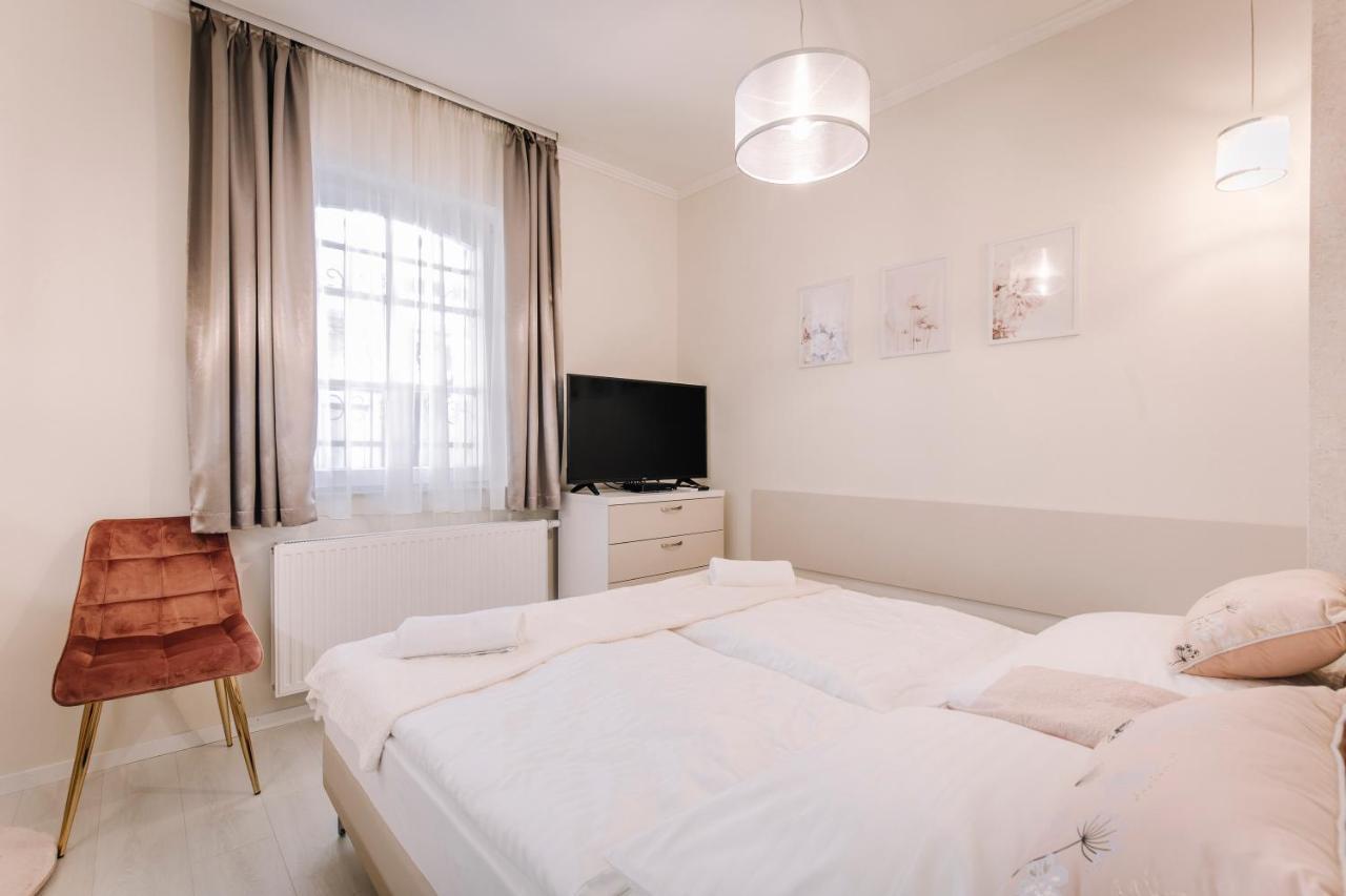Soho Apartmanhaz Γκιόρ Εξωτερικό φωτογραφία