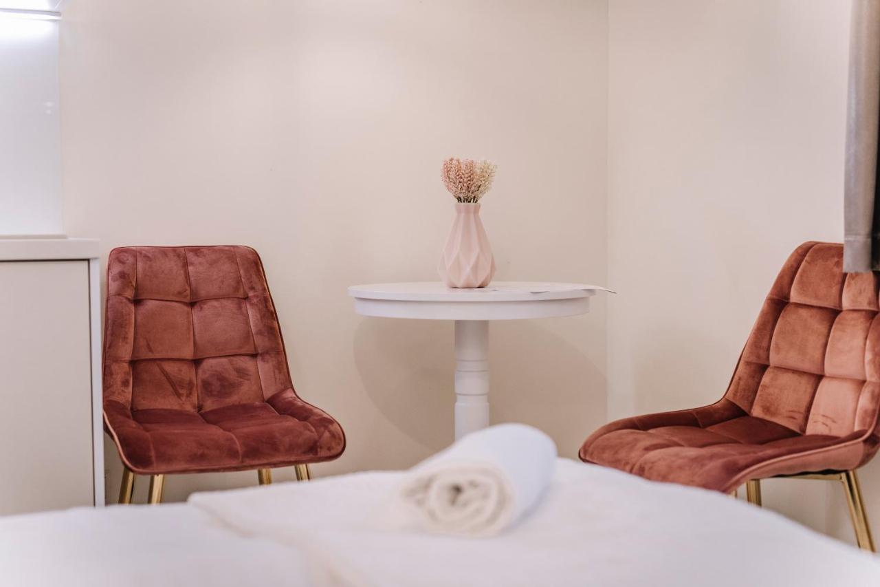 Soho Apartmanhaz Γκιόρ Εξωτερικό φωτογραφία