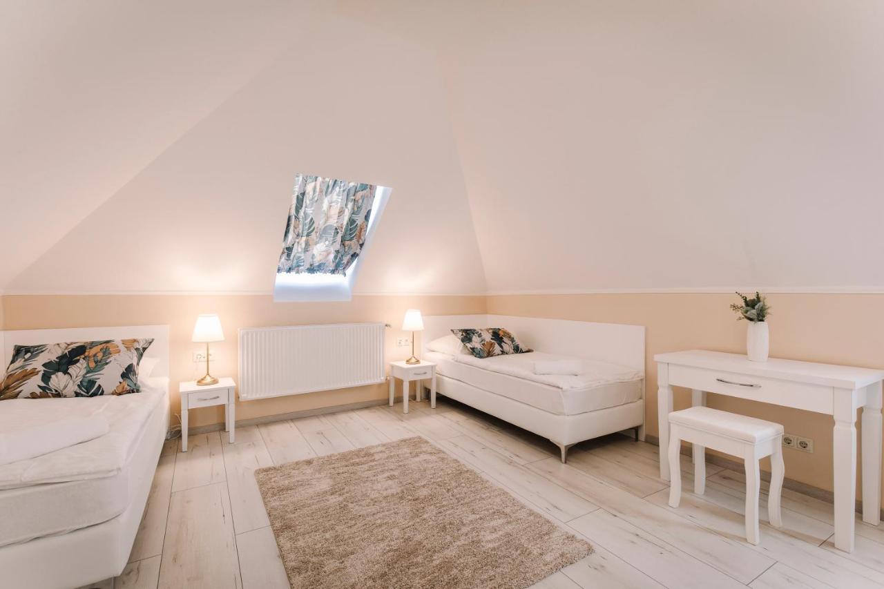 Soho Apartmanhaz Γκιόρ Εξωτερικό φωτογραφία