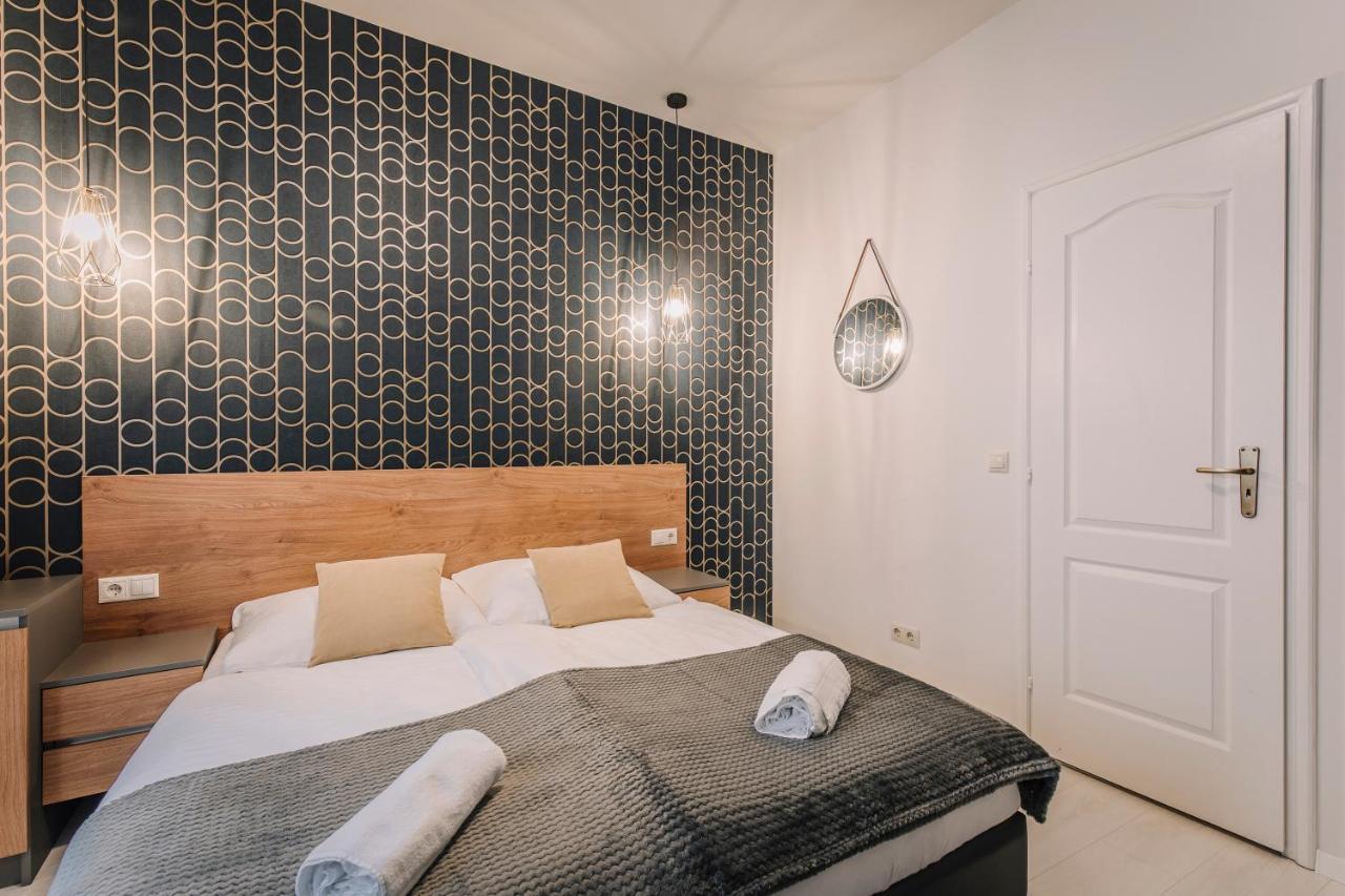 Soho Apartmanhaz Γκιόρ Εξωτερικό φωτογραφία