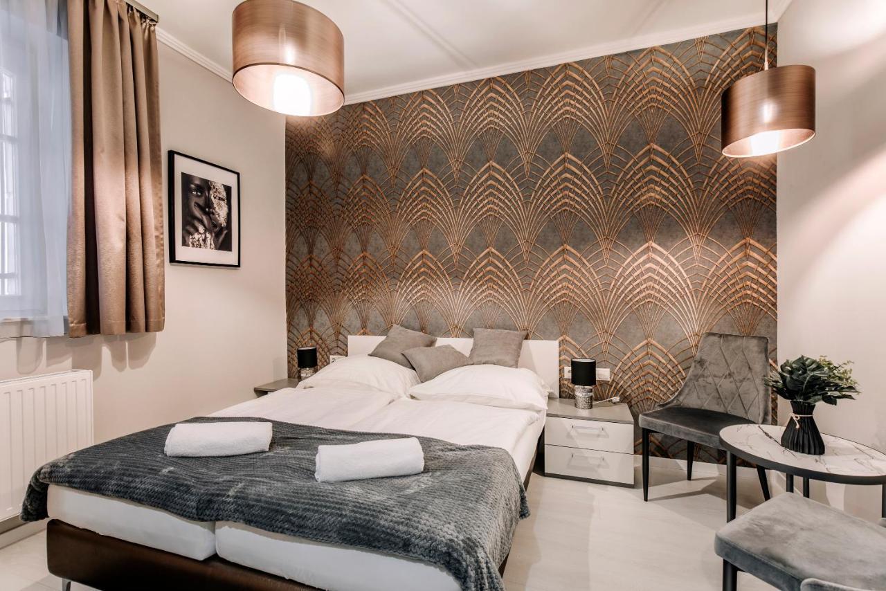 Soho Apartmanhaz Γκιόρ Εξωτερικό φωτογραφία