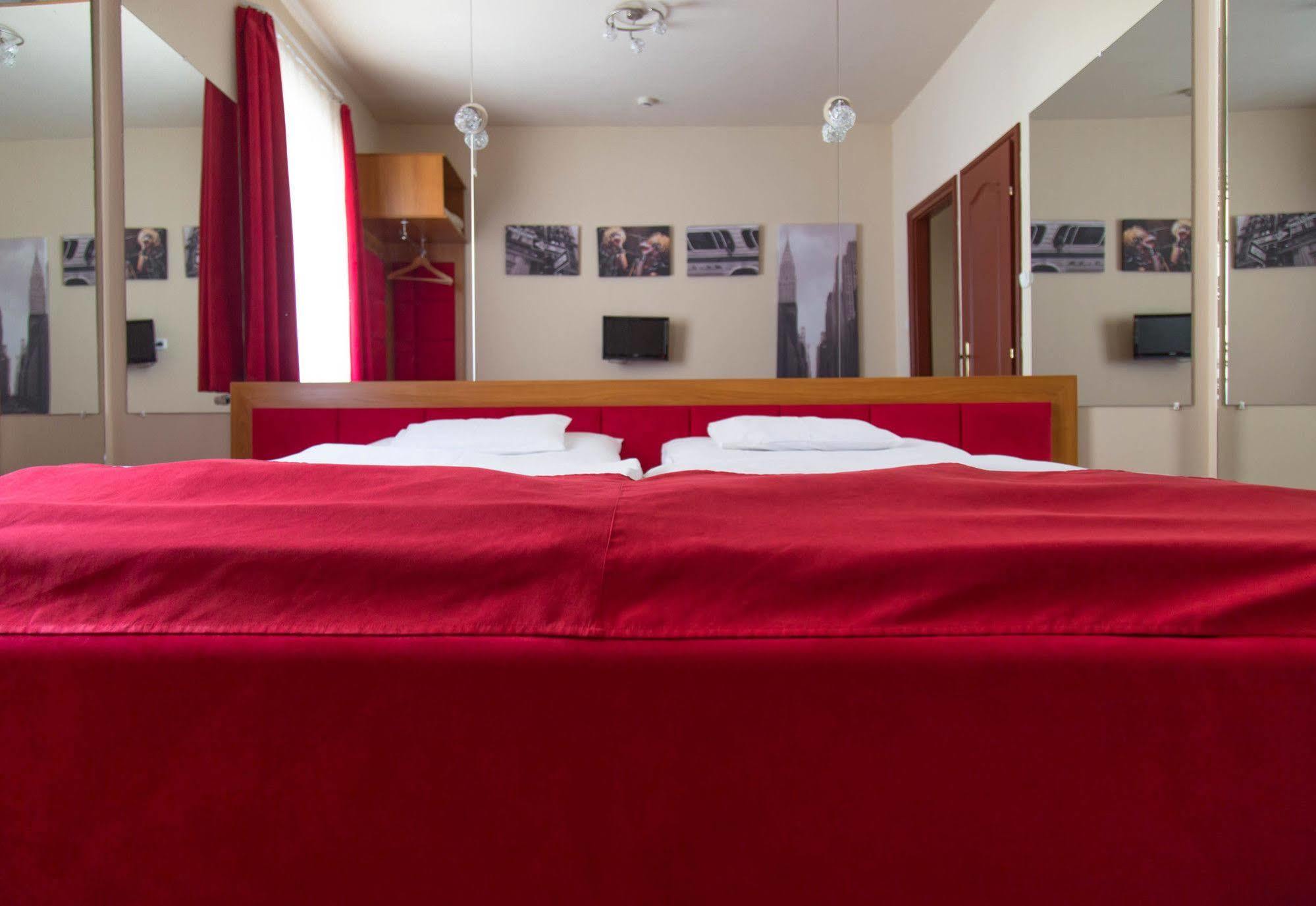 Soho Apartmanhaz Γκιόρ Εξωτερικό φωτογραφία